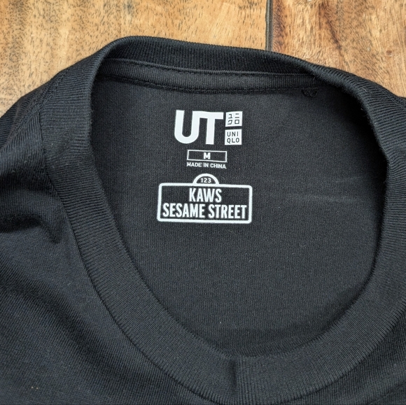 Uniqlo x Kaws Elmo T-shirt (M) - Picture 4 of 6